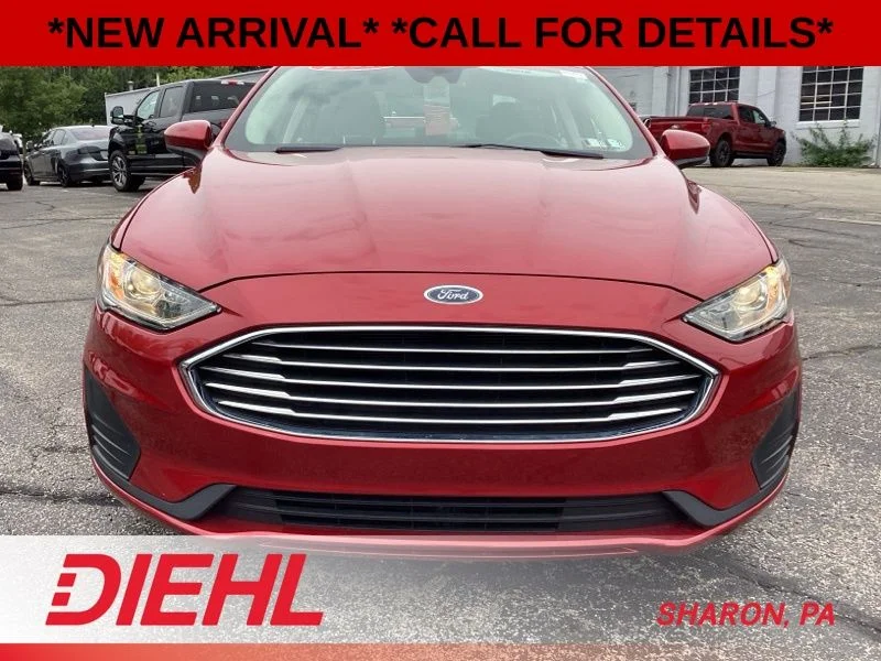 Used 2020 Red Ford SE image 2