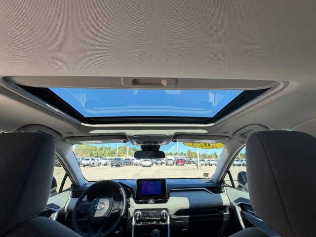 Certified Used 2025 Pearl Toyota XLE image 26