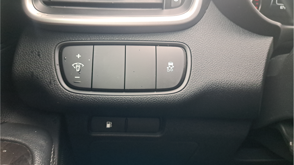 Used 2018 Red Kia LX image 24