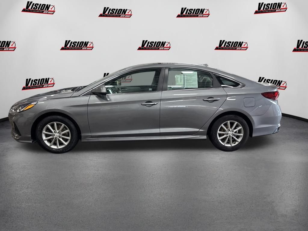 Used 2018 Gray Hyundai SE image 8