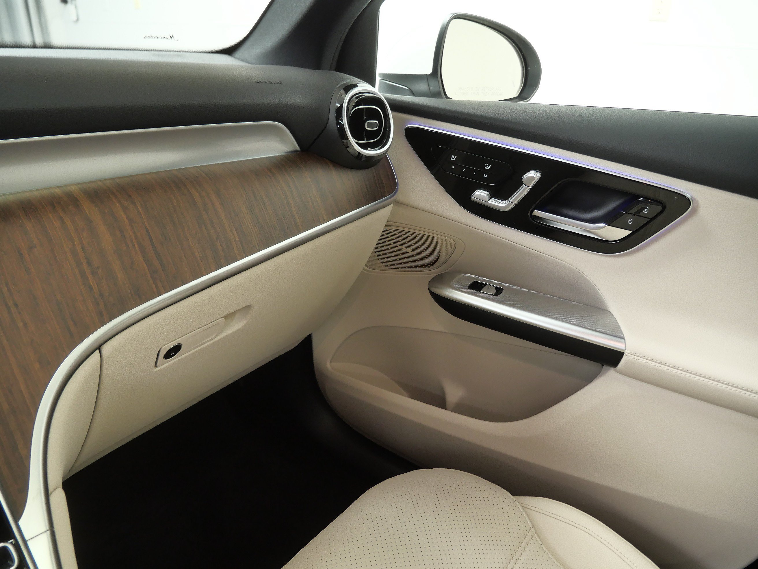New 2026 Polar White Mercedes-Benz GLC 300 image 11