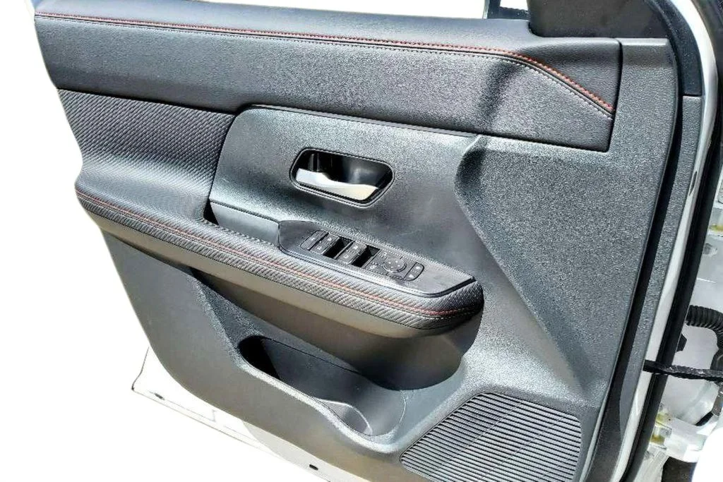 2025 Nissan Kicks SR AWD - Photo 11