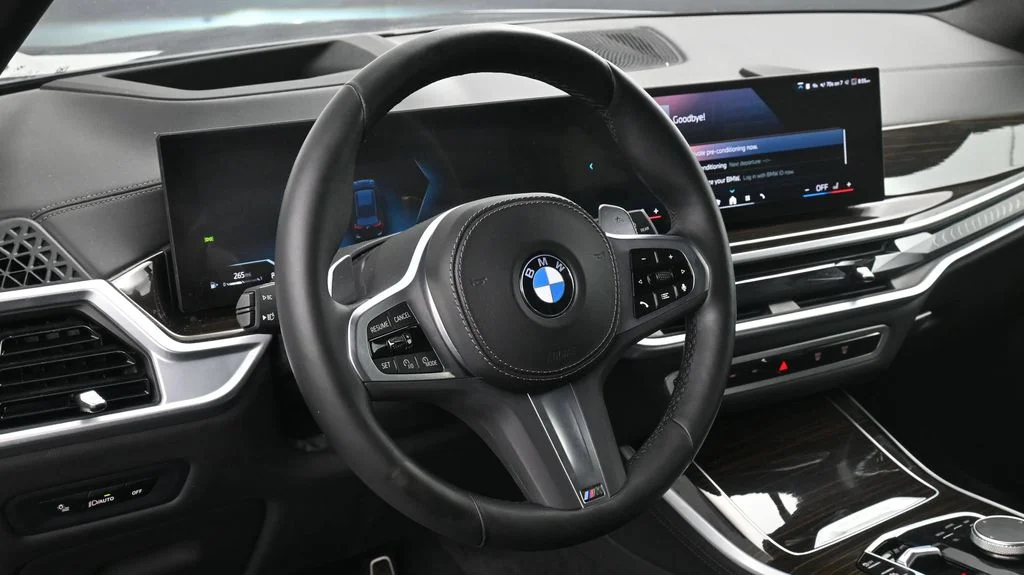 Used 2024 Black BMW xDrive40i image 10