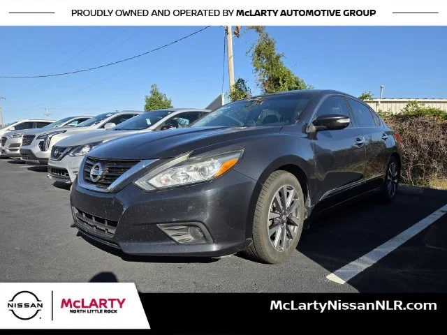 Used 2017 Blue Nissan 2.5 SV image 1
