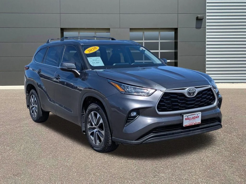 Used 2020 Magnetic Gray Metallic Toyota XLE image 3