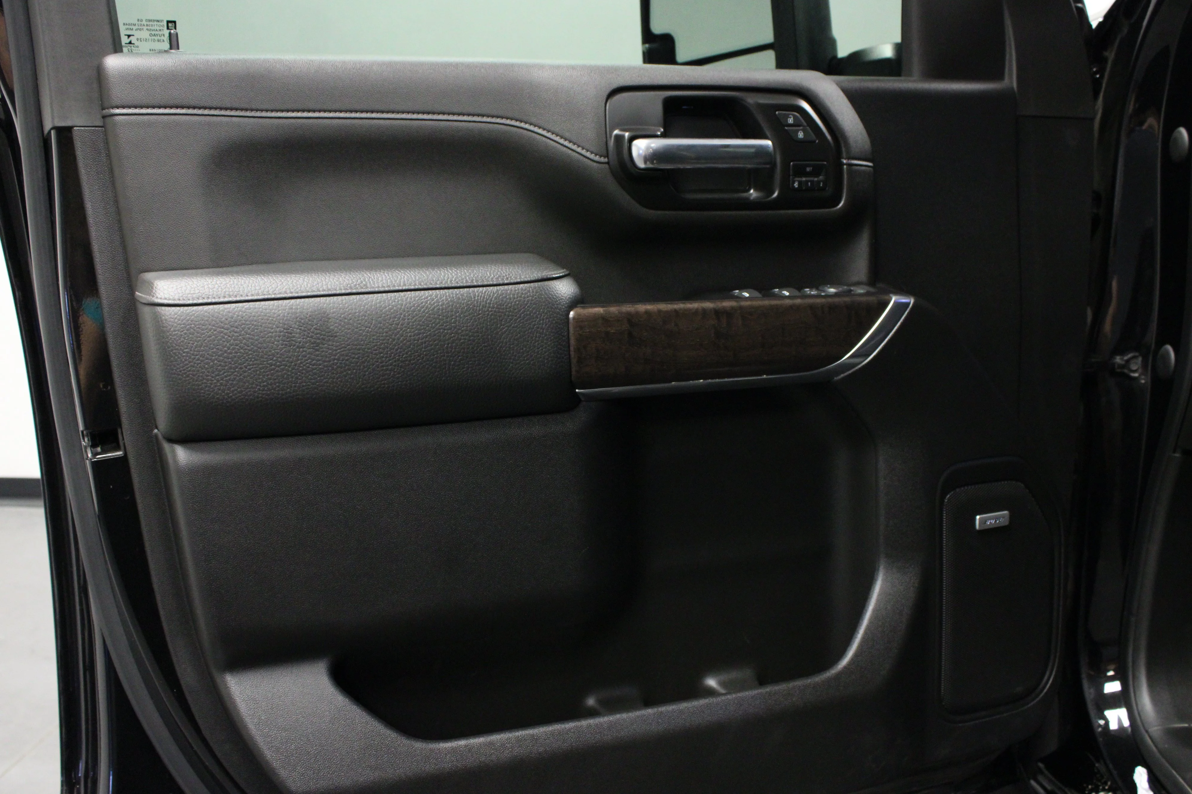 Used 2022 Ebony Twilight Metallic GMC Denali image 11