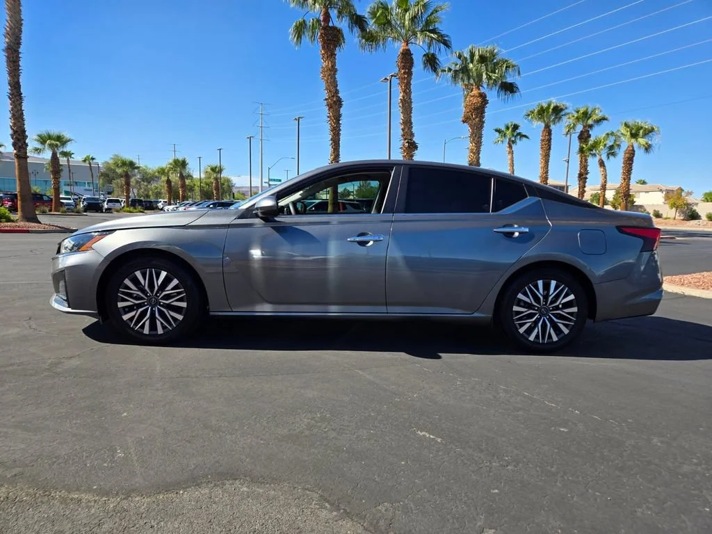 Used 2023 Gun Metallic Nissan 2.5 SV image 3