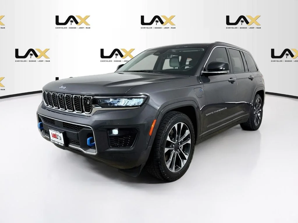 Used 2022 Gray Jeep Overland 4xe image 3