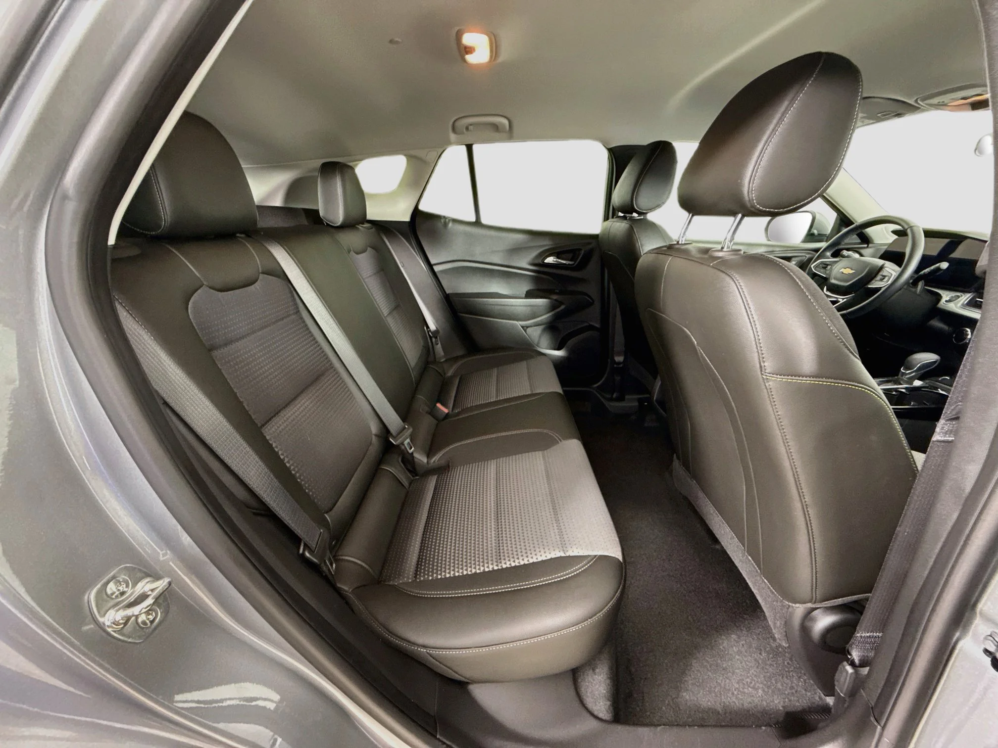 Used 2025 Sterling Gray Metallic Chevrolet LT image 27