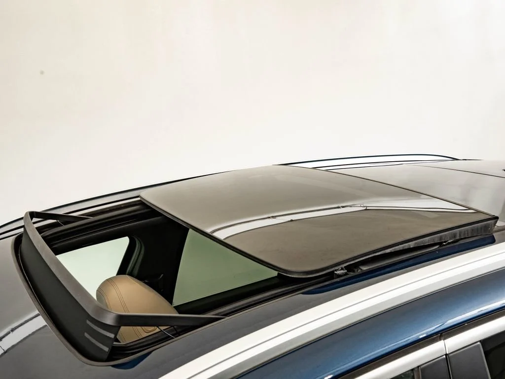 Used 2022 Phytonic Blue Metallic BMW xDrive30i image 14