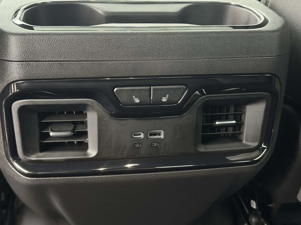 Used 2025 White GMC AT4 image 18