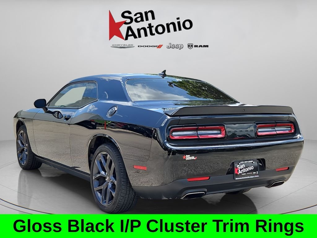 Used 2023 Black Dodge SXT image 10