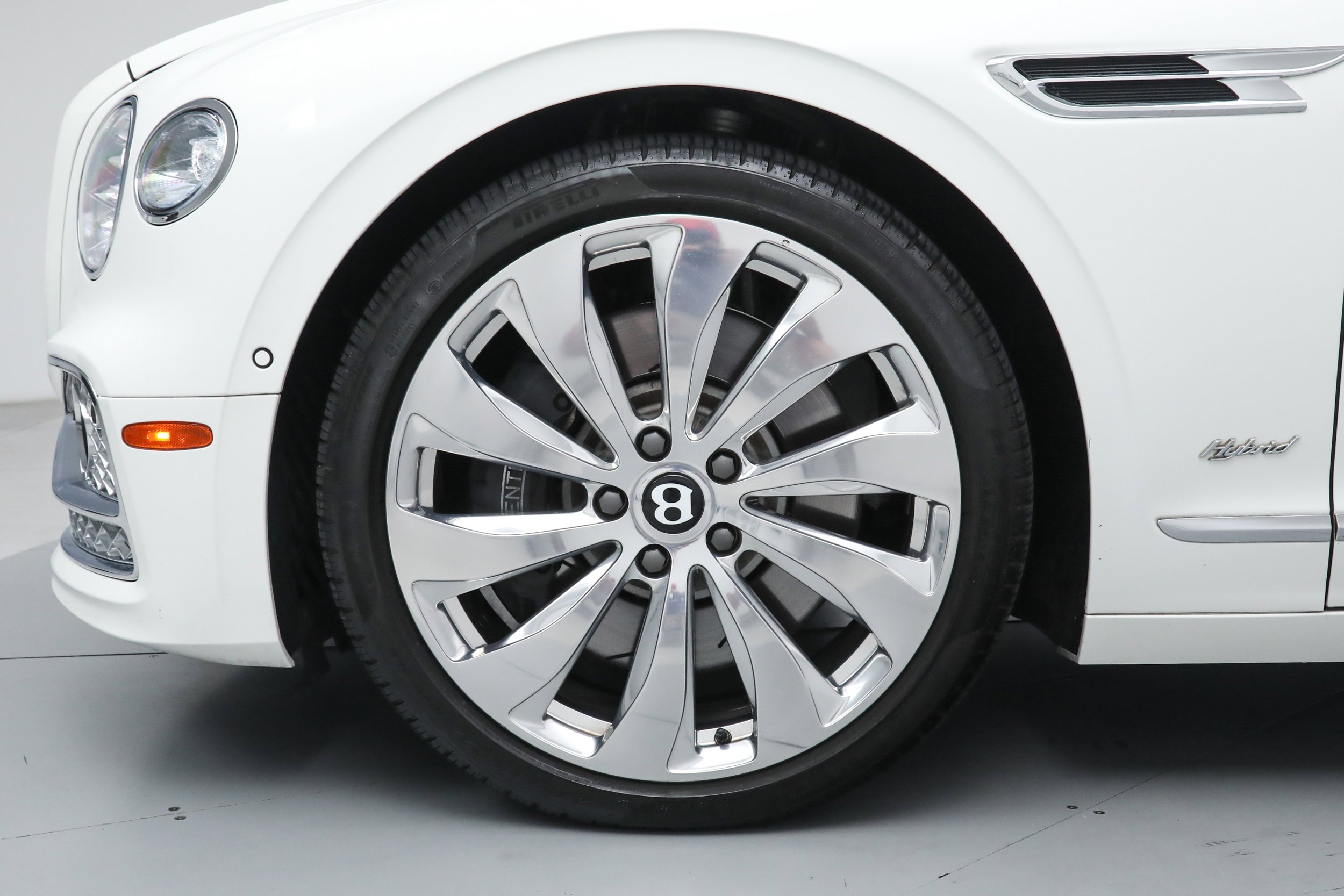 Used 2022 White Bentley  image 42