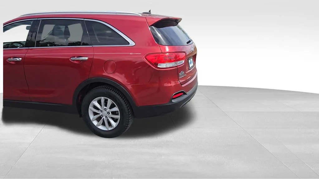 Used 2017 Red Kia LX image 5