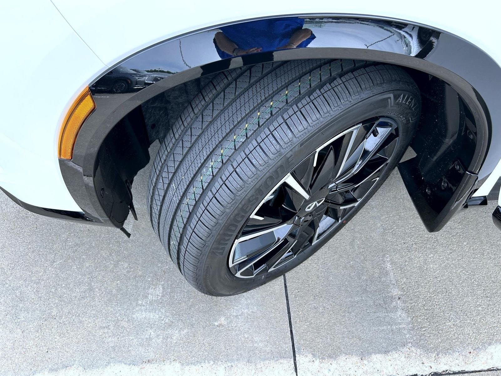 New 2027 2T RAD WHT INFINITI Autograph AWD image 23