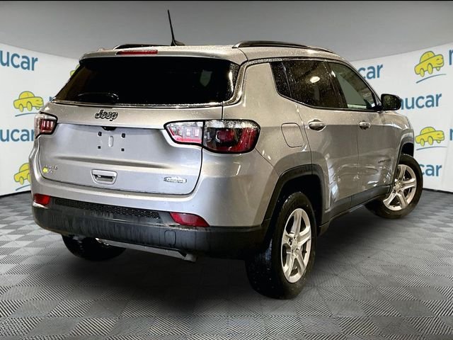 Used 2024 Silver Jeep Latitude image 13