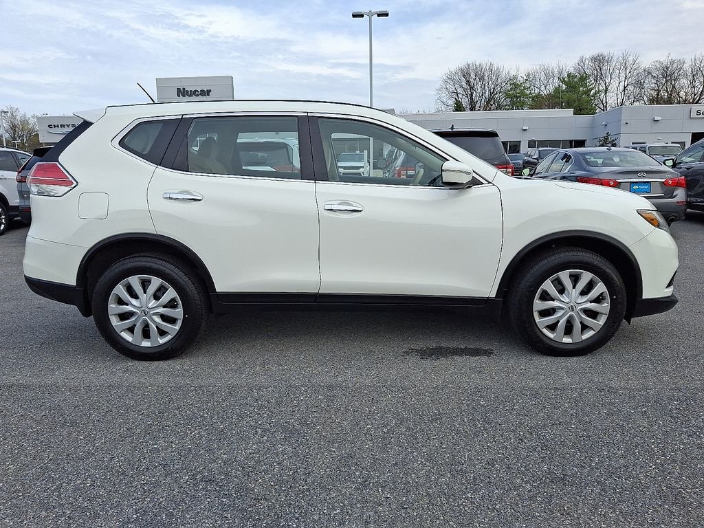 Used 2015 White Nissan S image 8
