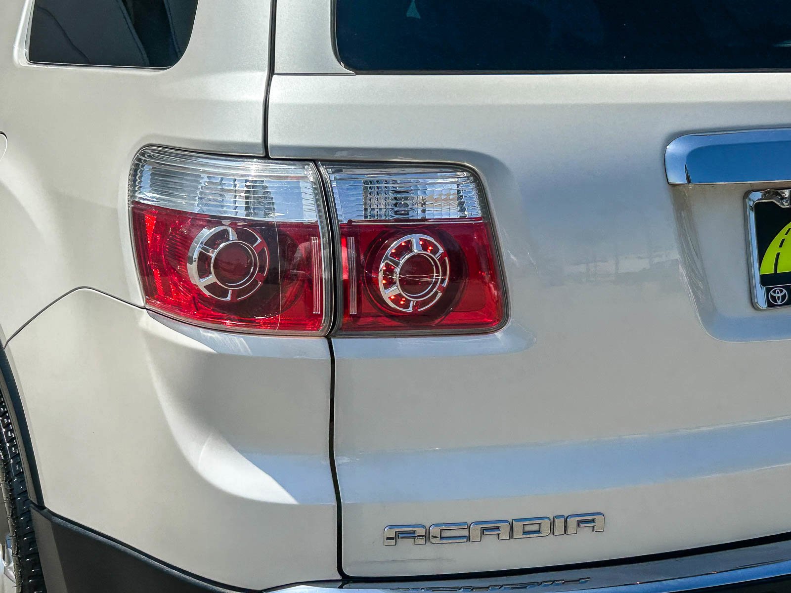 Used 2011 WHITE DIAMOND TRI GMC SLT2 image 9