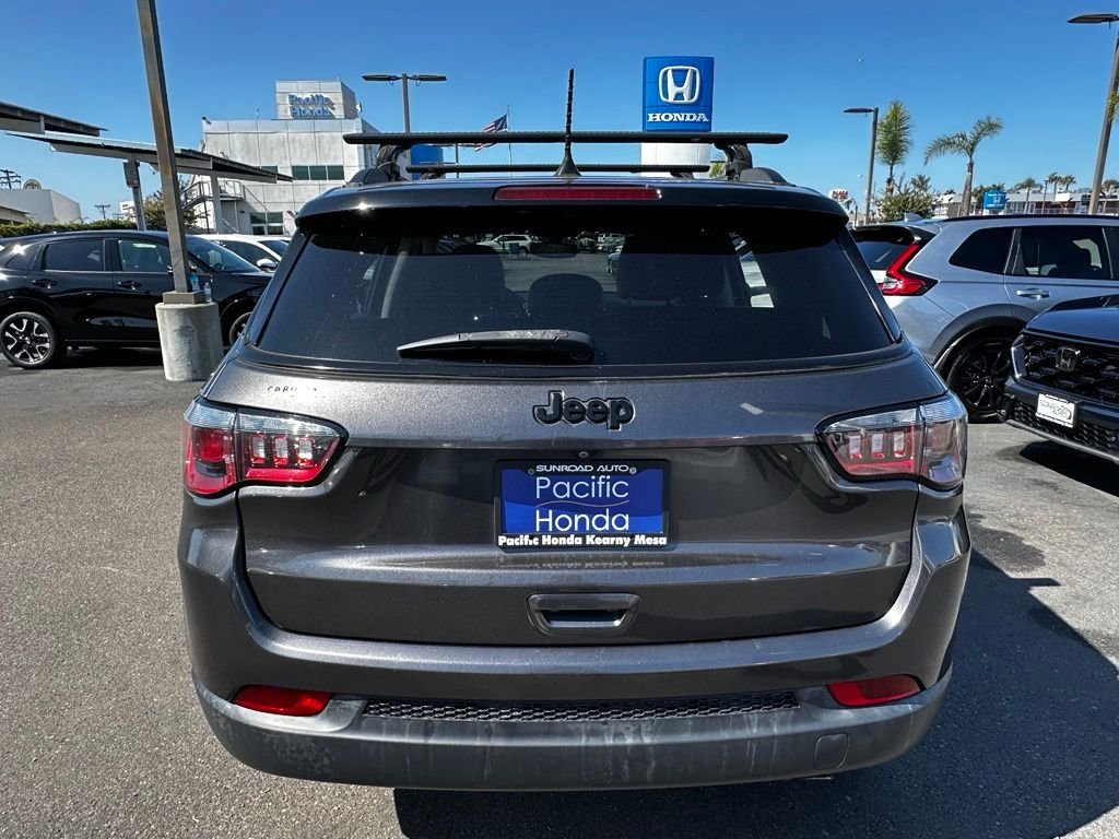 Used 2019 Gray Jeep Latitude image 7