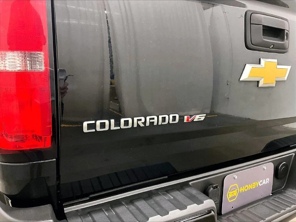 Used 2020 Black Chevrolet Z71 image 25