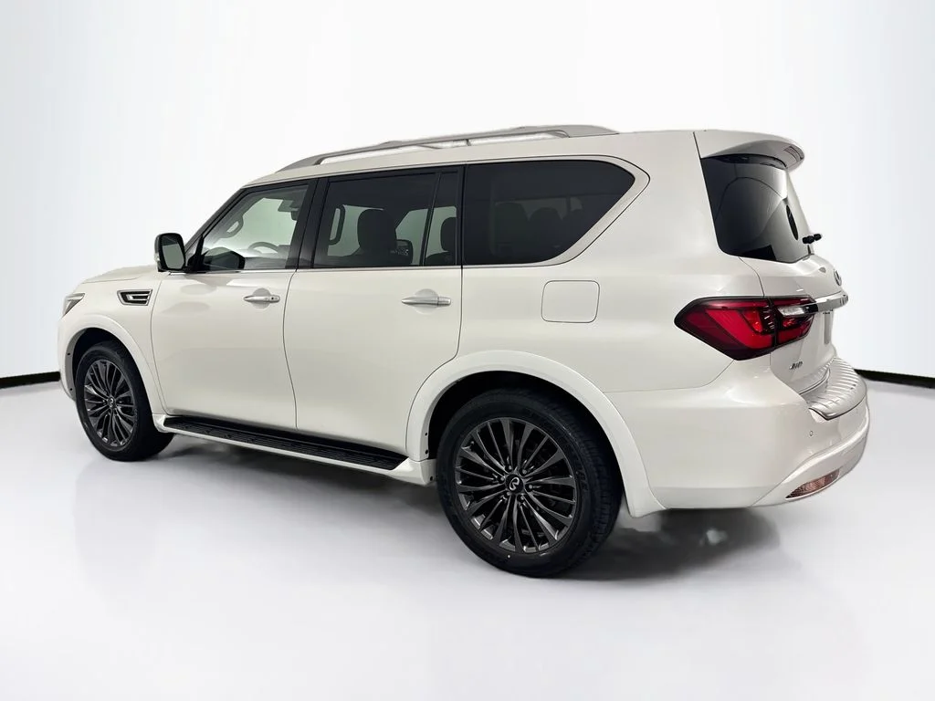 Used 2024 White INFINITI Premium Select image 7