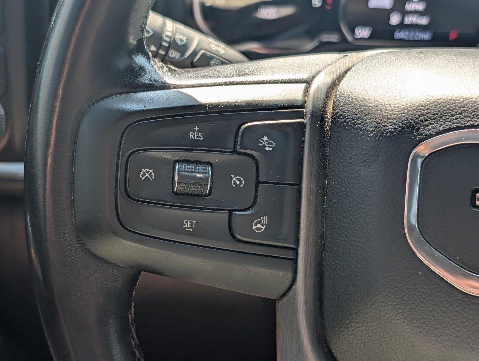 Used 2022 White Frost Tricoat GMC Denali image 25