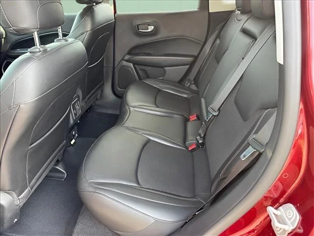 Used 2021 Red Jeep Latitude image 10