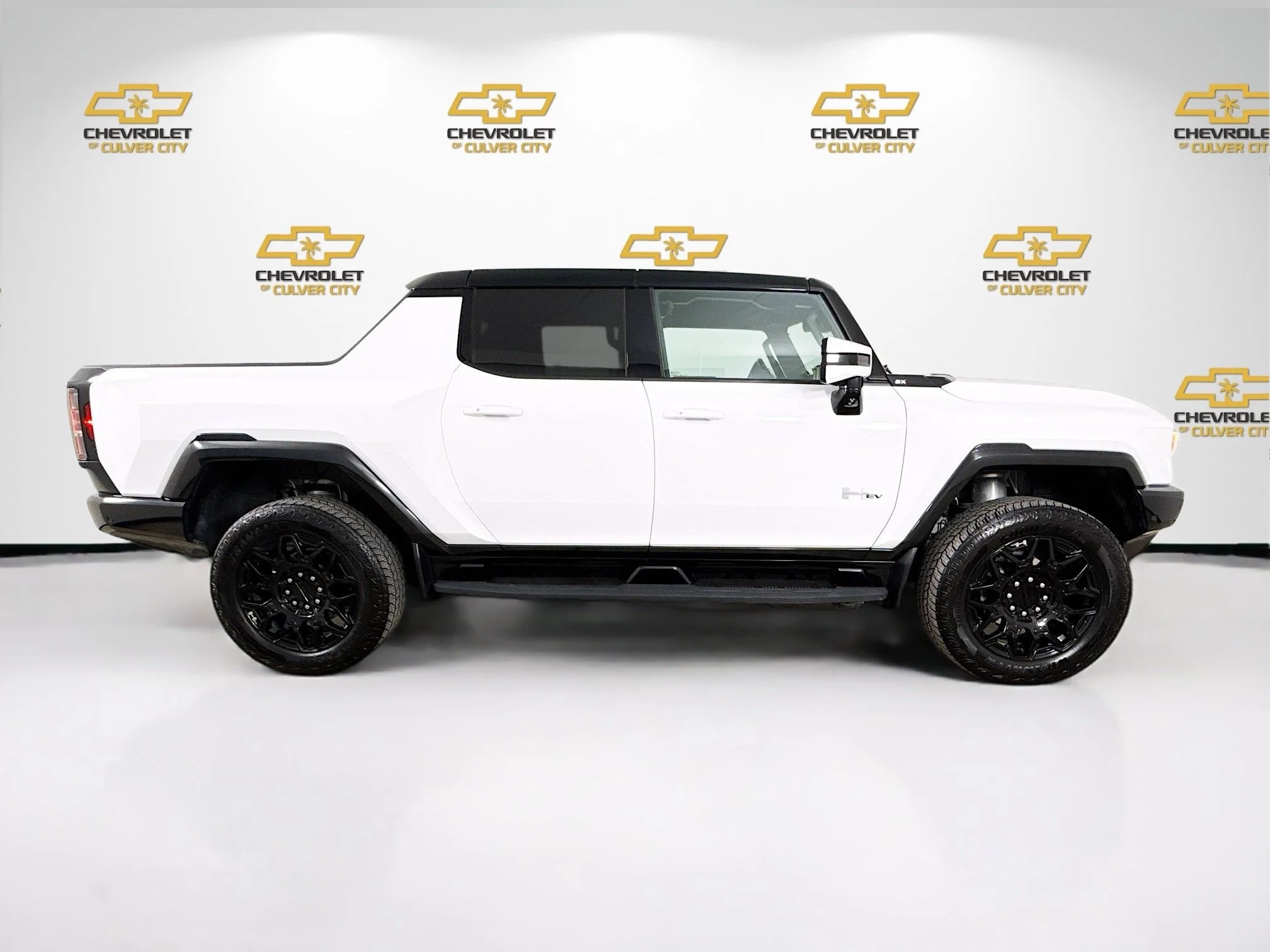 Used 2025 Interstellar White GMC 2X image 9