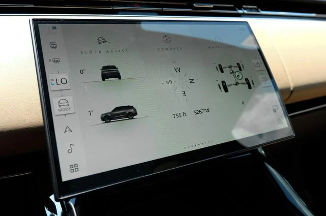 New 2026 Fuji White Land Rover SE image 35