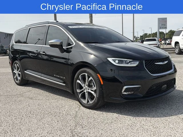 2024 Chrysler Pacifica Pinnacle's photo