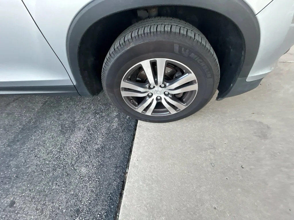 Used 2017  Honda EX-L image 19
