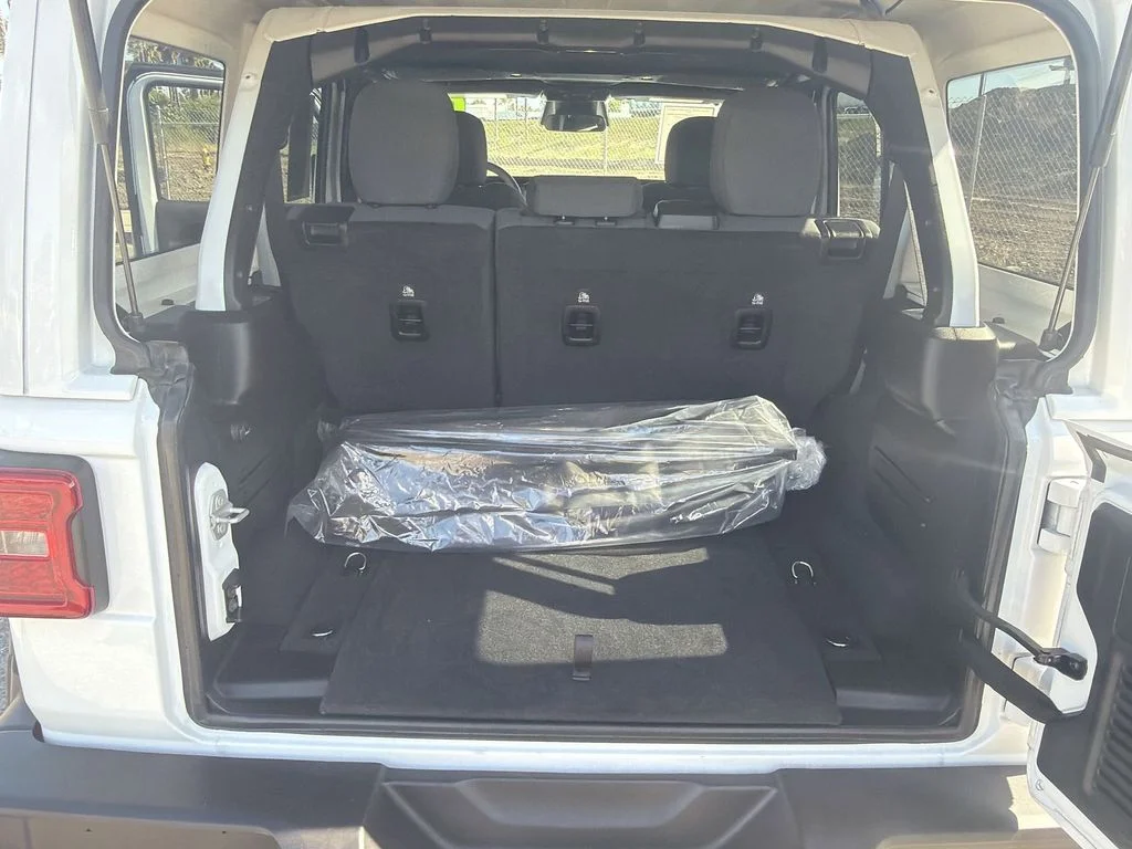 Used 2025 White Jeep Sahara 4xe image 19