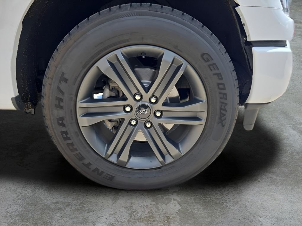 Used 2022 White Ford  image 39