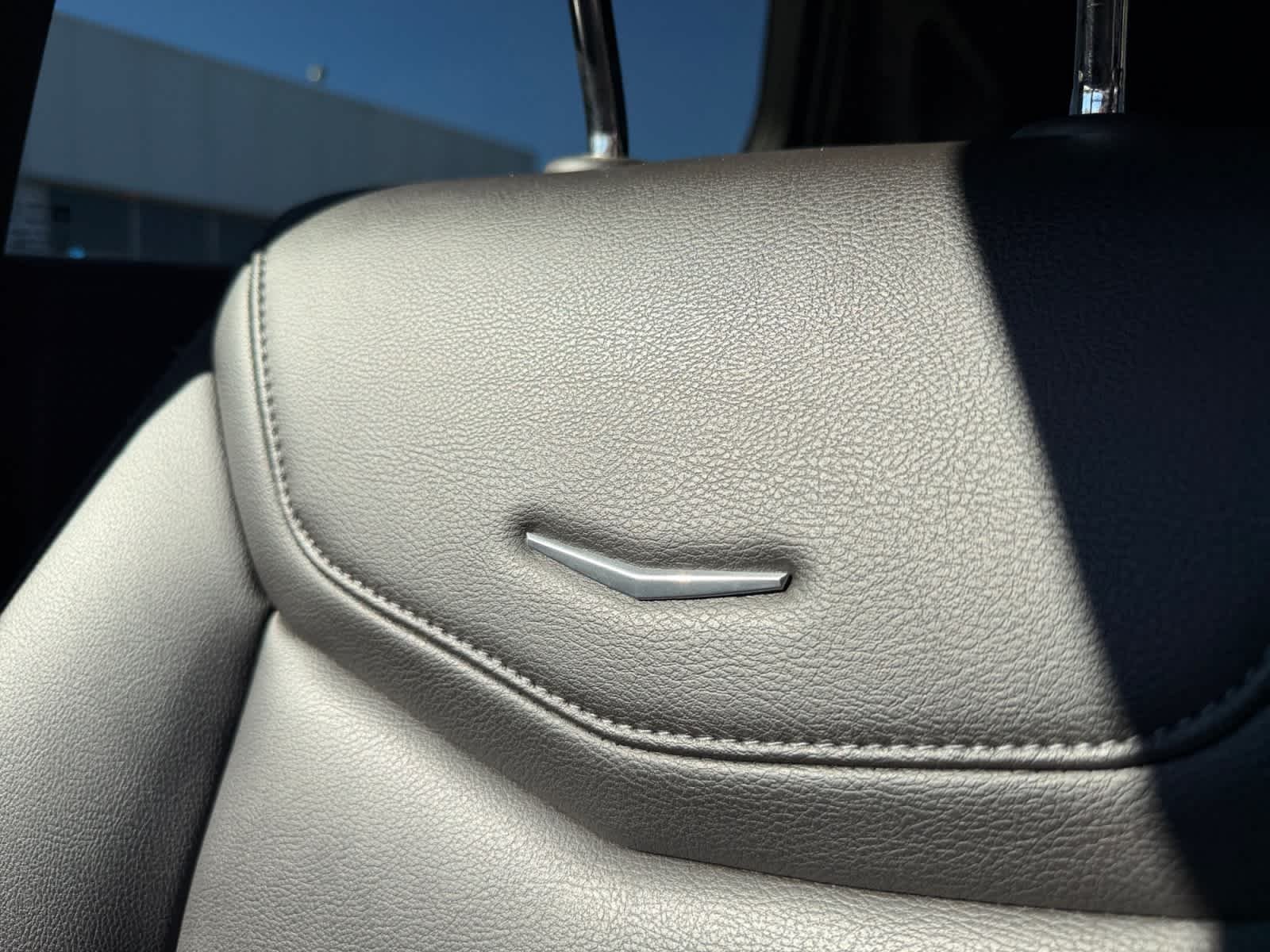 Used 2020 Crystal White Tricoat Cadillac Luxury FWD image 38