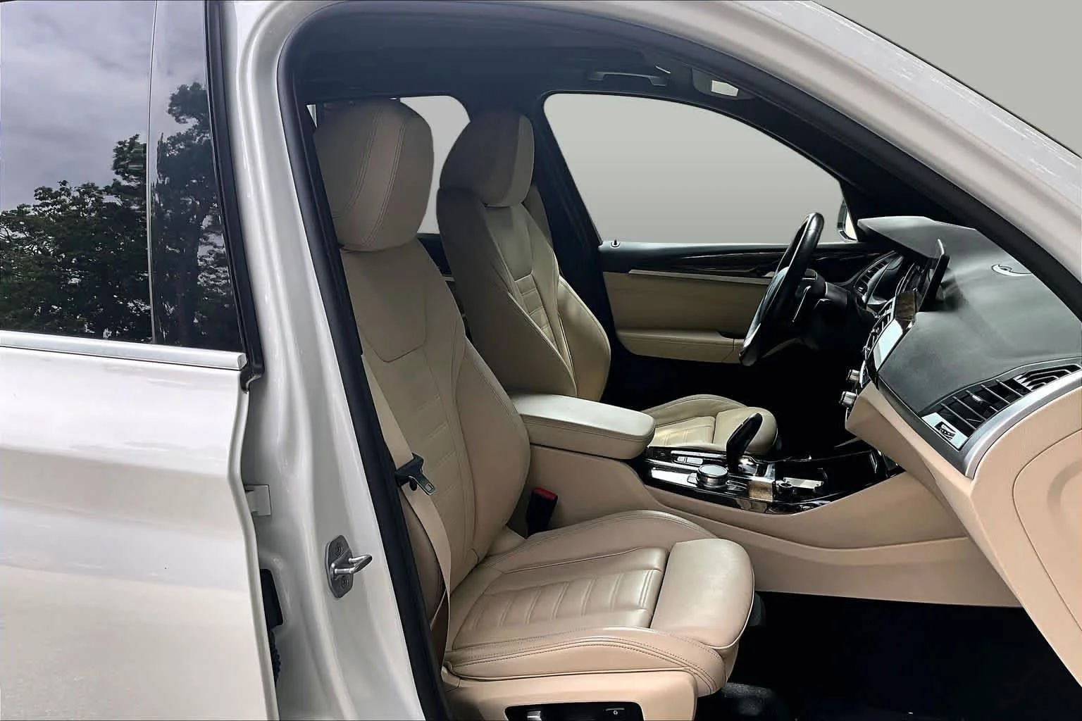 Used 2018 WHITE BMW xDrive30i image 9