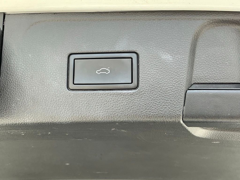 Used 2024  Volkswagen 2.0T SE w/Technology image 28