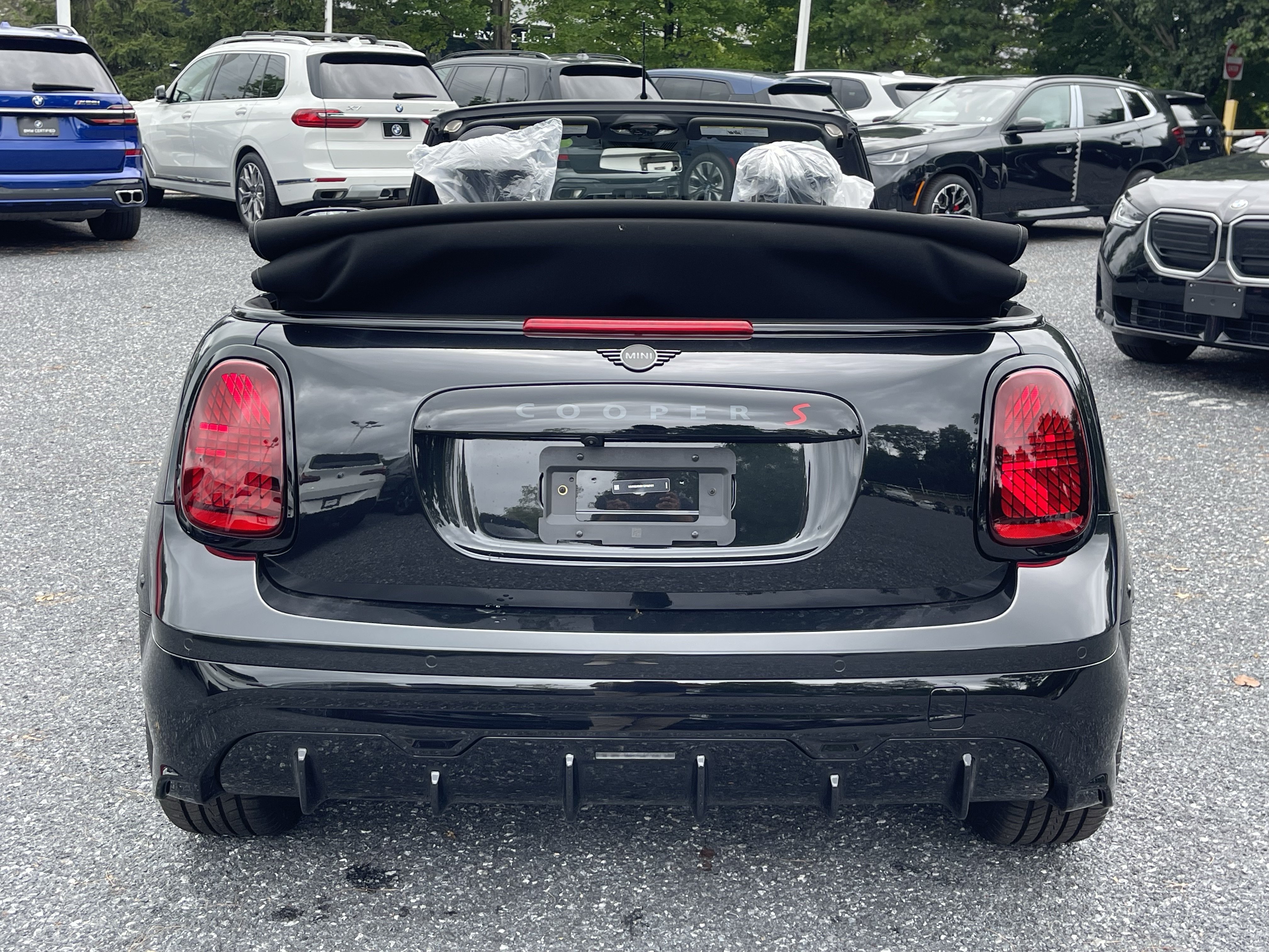 New 2026 Midnight Black II Metallic MINI Iconic image 5