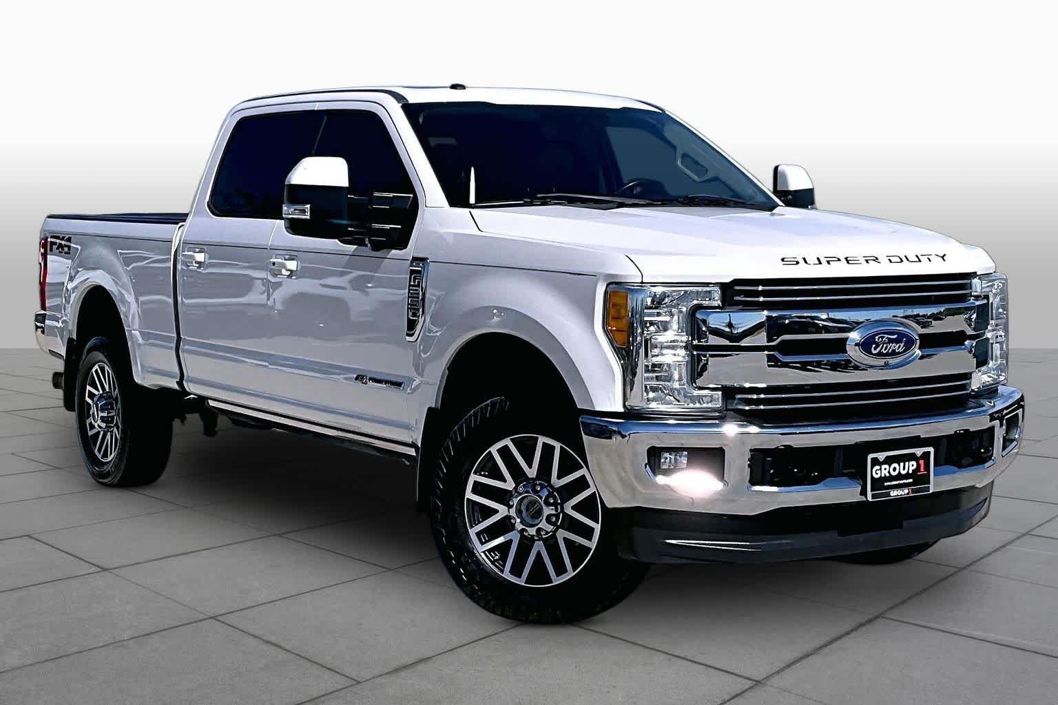 Used 2017 White Platinum Metallic Tri-Coat Ford Lariat image 3