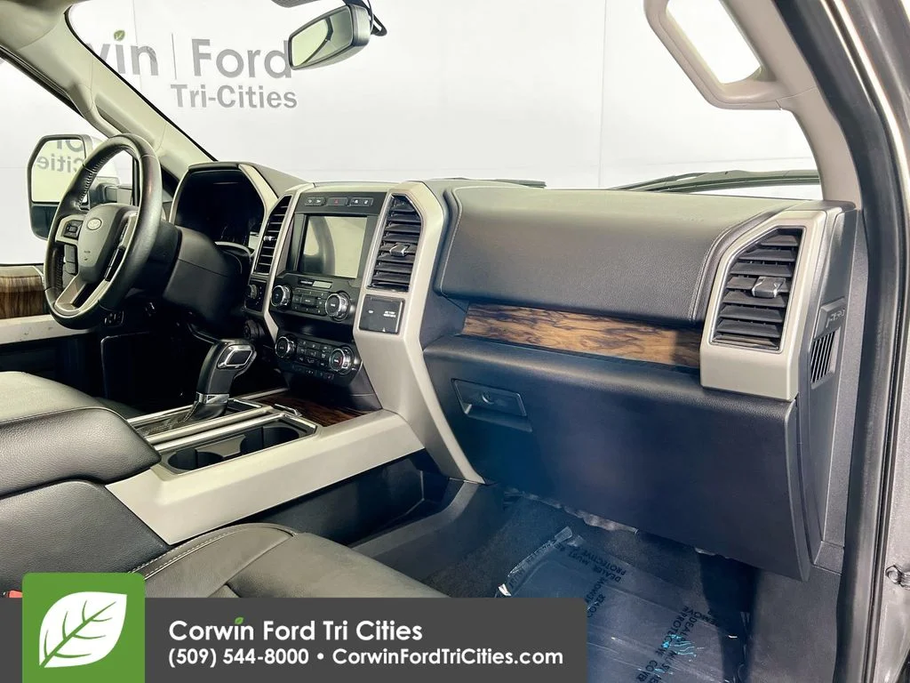 Used 2020 Magnetic Metallic Ford Lariat image 28