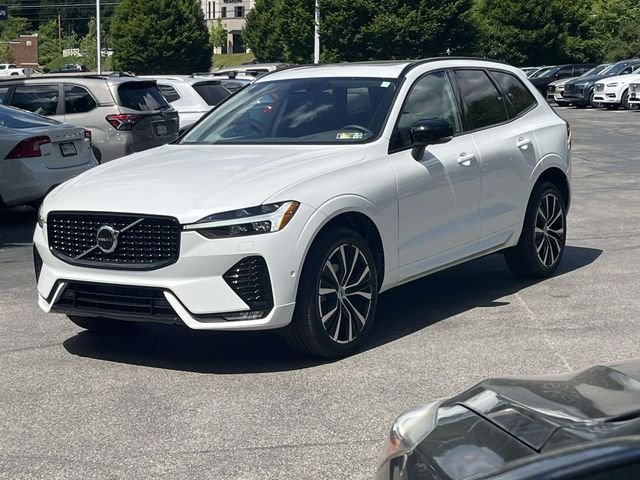 2023 Volvo XC60 B5 Plus Dark Theme AWD's photo