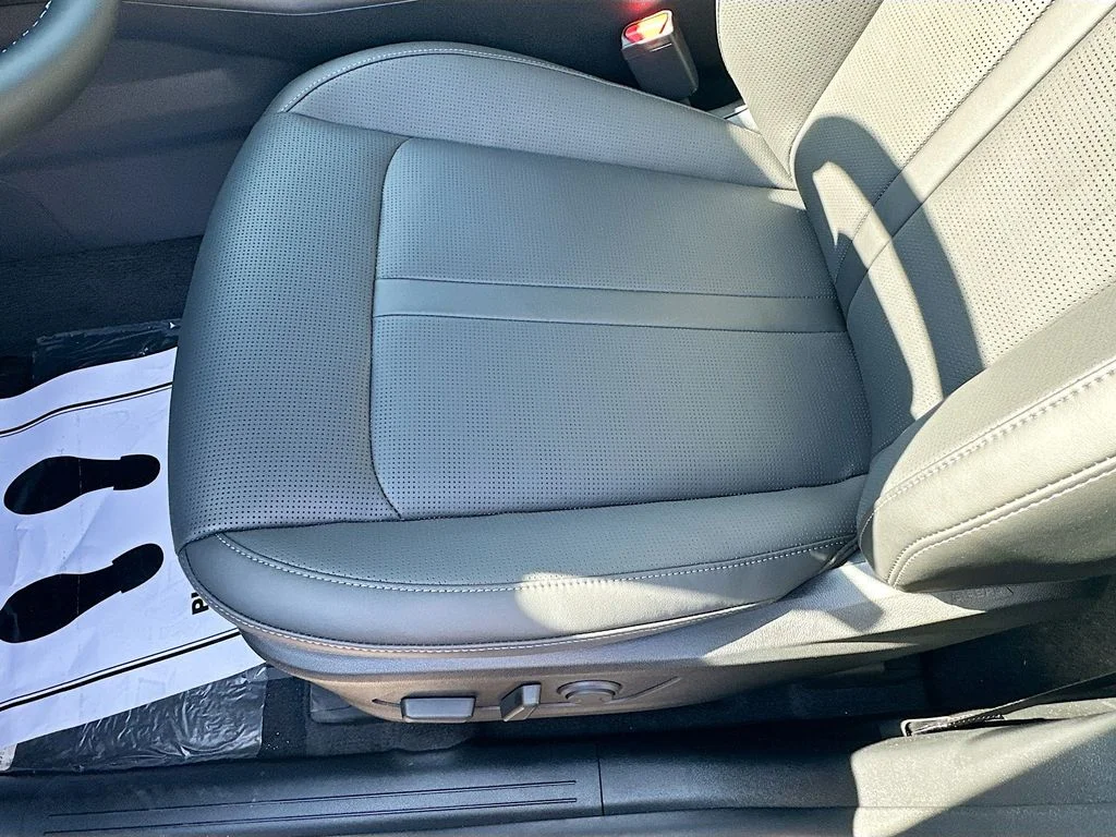New 2026 Glacial White Kia S image 18