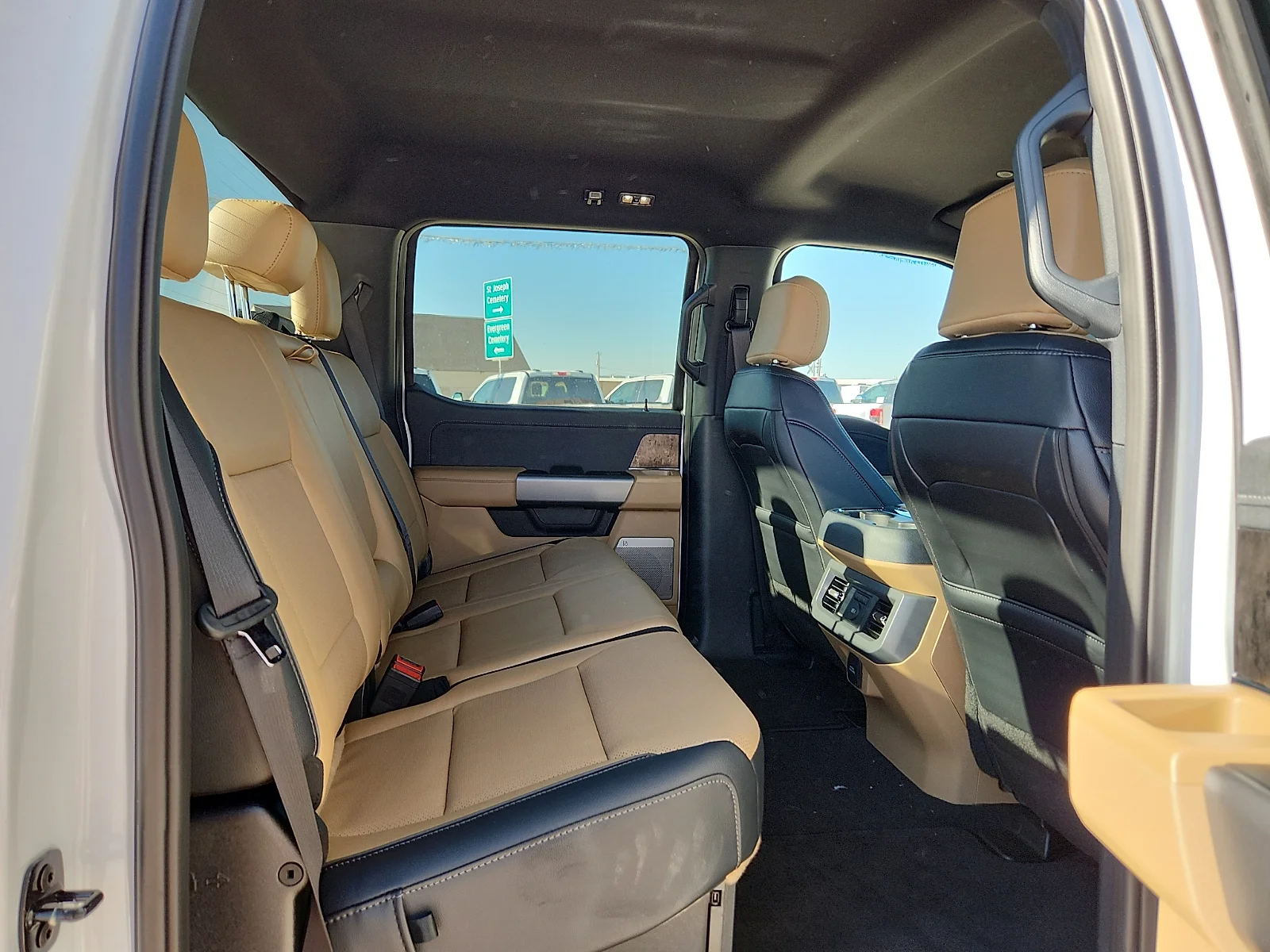 New 2026 Oxford White Ford Lariat image 19