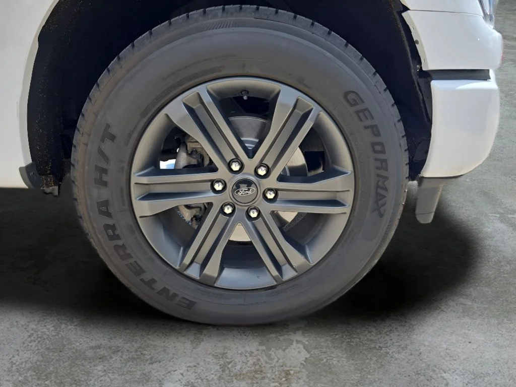 Used 2022 White Ford  image 39