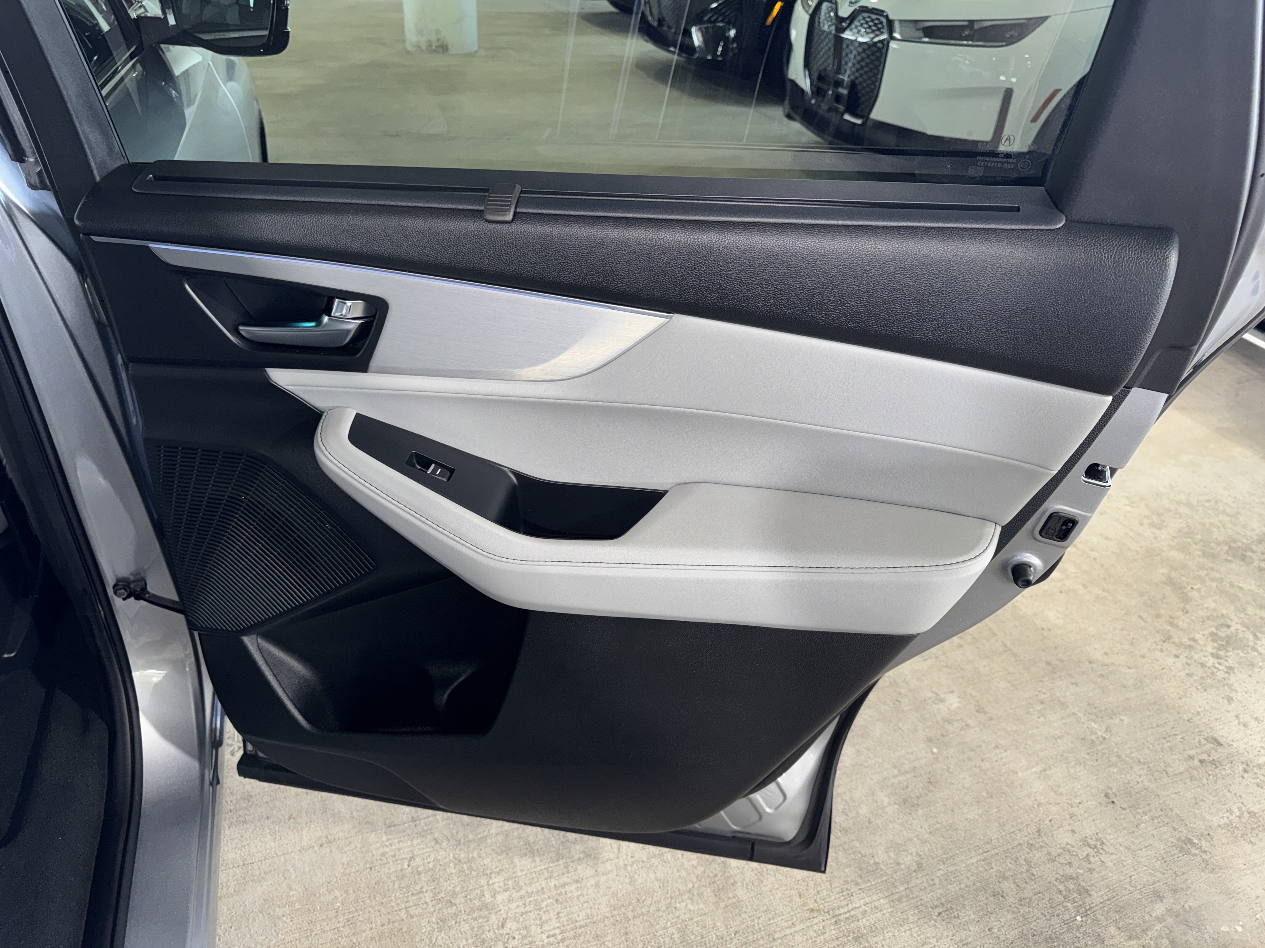 Used 2023 Lunar Silver Metallic Acura w/Technology Package image 17