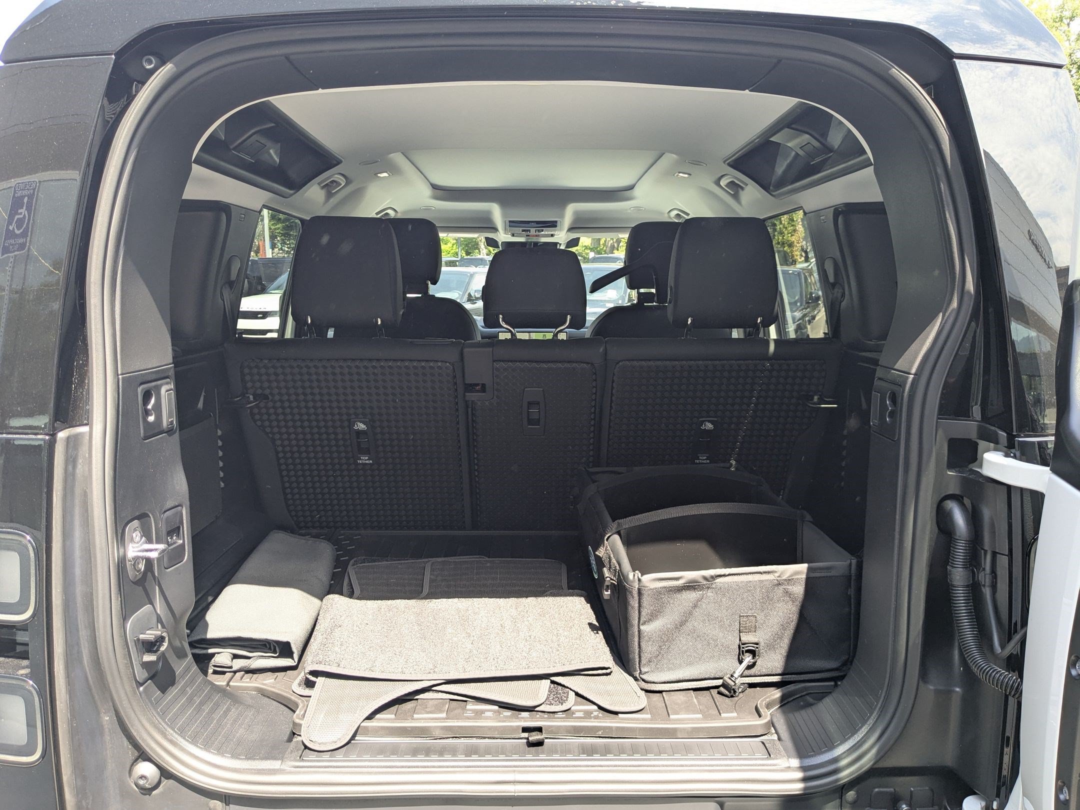 New 2026 Fuji White Land Rover P300 S image 30