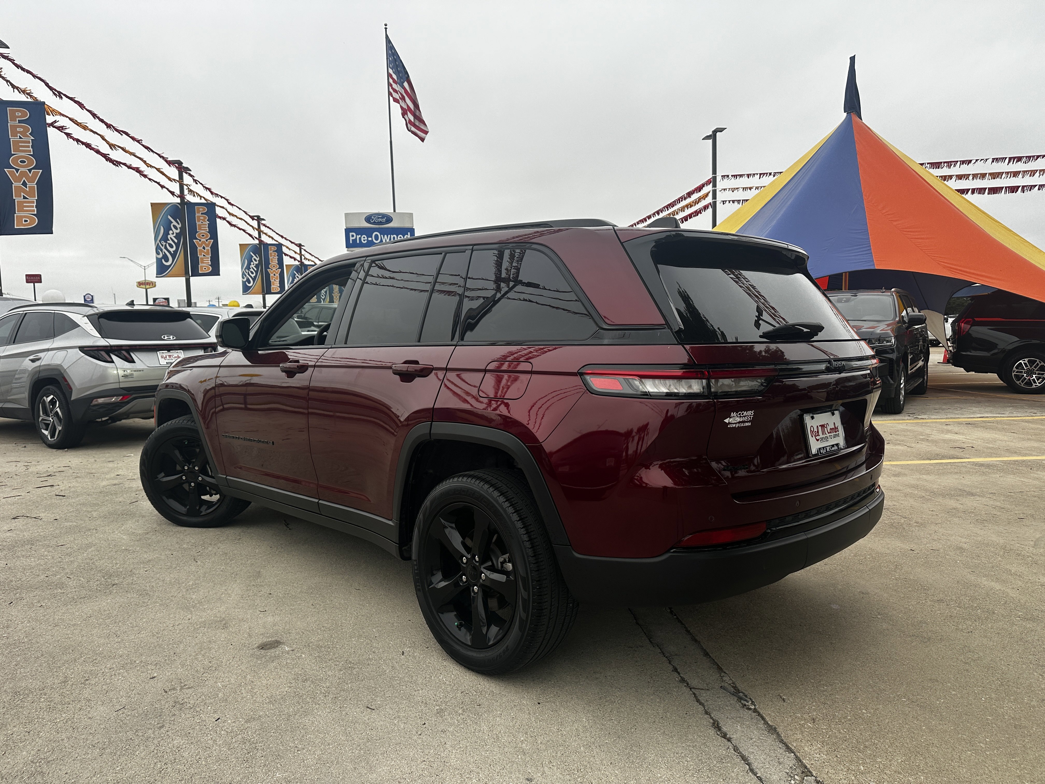Used 2023 Velvet Red Pearlcoat Jeep Limited image 12