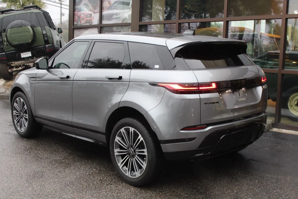 Certified Used 2026  Land Rover Dynamic image 9