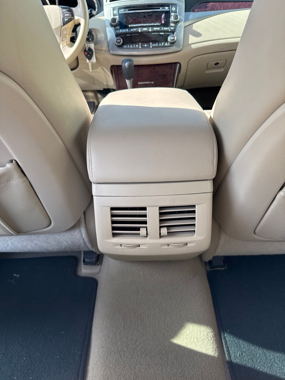 Used 2011 White Toyota Base image 5
