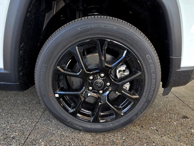 New 2026 Bright White Clearcoat Jeep Latitude image 29