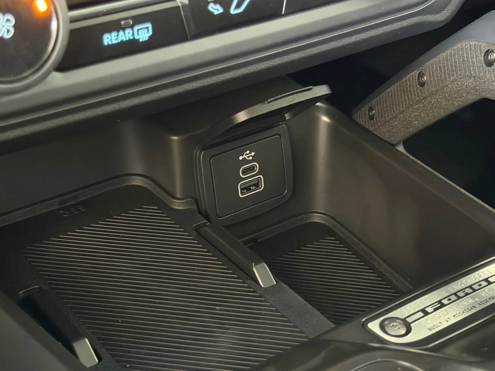 New 2026 Avalanche Gray Ford Badlands image 26